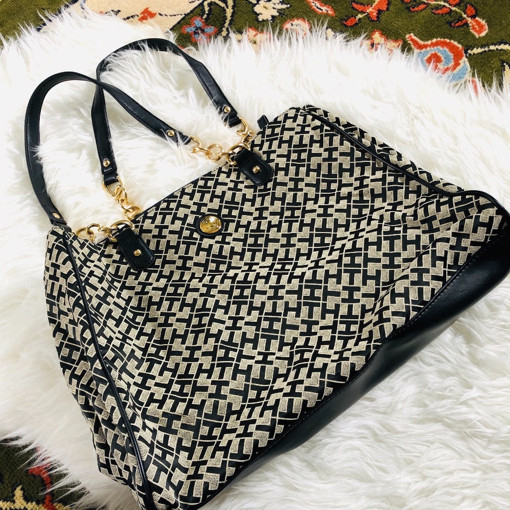 Tommy Hilfiger Signature Medium Tote Shoulder Bag